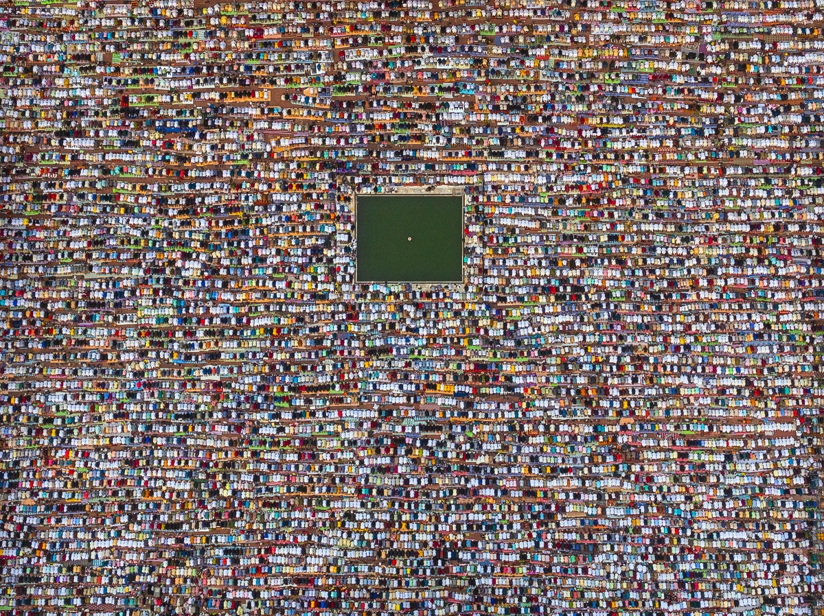 Bowing In Eid Mubarak