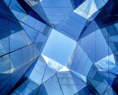 ᒪOOKIᑎG TᕼᖇOᑌGᕼ ᗰIᖇᖇOᖇᔕ