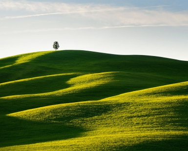 Light paints the Tuscan hills