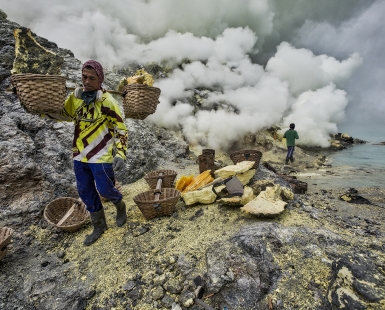 Collecting sulphur
