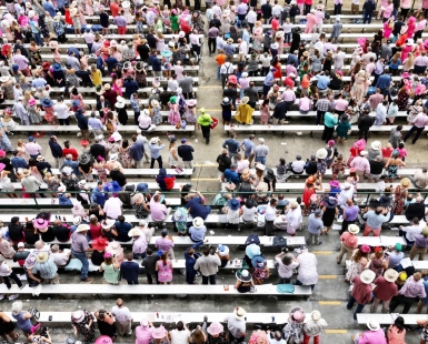 Spectators at Churchill Downs