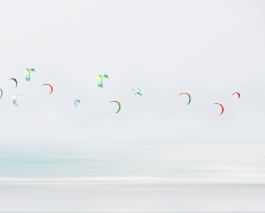 Kite surfs