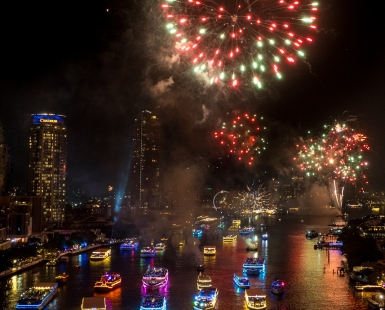 Bursts of Joy: New Year’s Extravaganza on the Chao Phraya, Bangkok